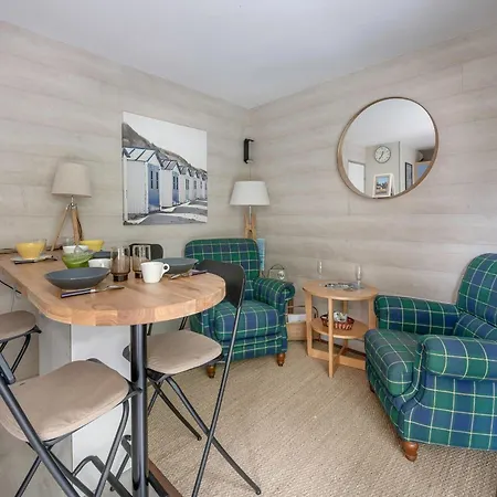 Apartment A 100m De La - Piscine Pour 4 *