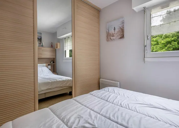 A 100m De La - Piscine Pour 4 아파트 포르닉